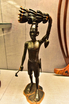 科特迪瓦乌木雕顶蕉人像