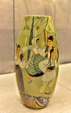 罗马尼亚彩绘人物图瓷瓶
