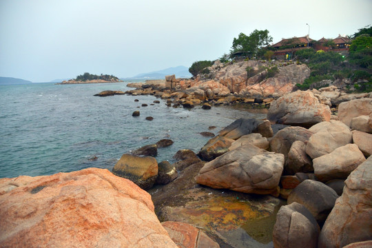 芽庄 钟屿石岬角 海滩