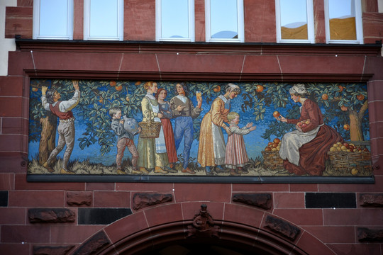 市政厅外墙壁画
