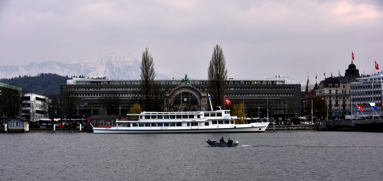 琉森湖光山色城市风貌