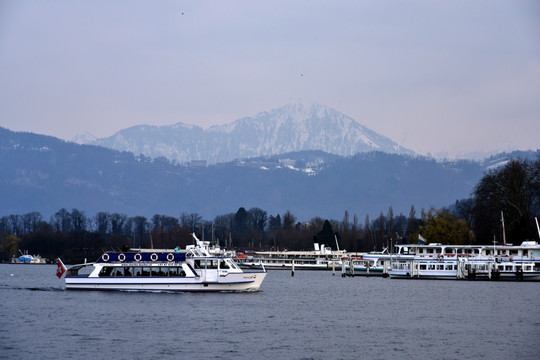 琉森湖光山色城市风貌