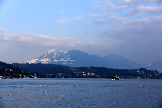 琉森湖光山色城市风貌