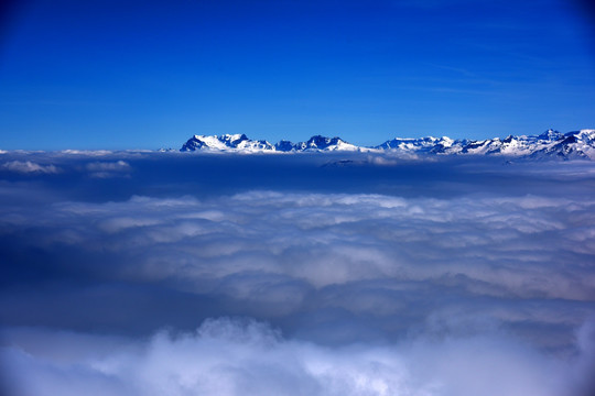 阿爾卑斯山雪原云海風(fēng)光