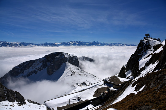 阿尔卑斯山雪原云海风光