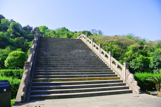 绍兴东湖风景区