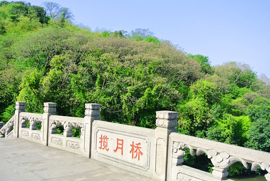 绍兴东湖风景区