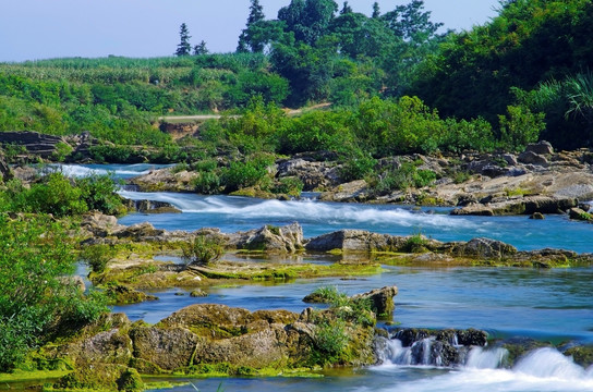 小河流水