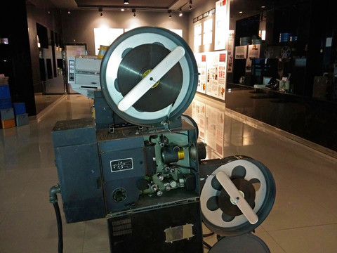 老式胶片电影放映机