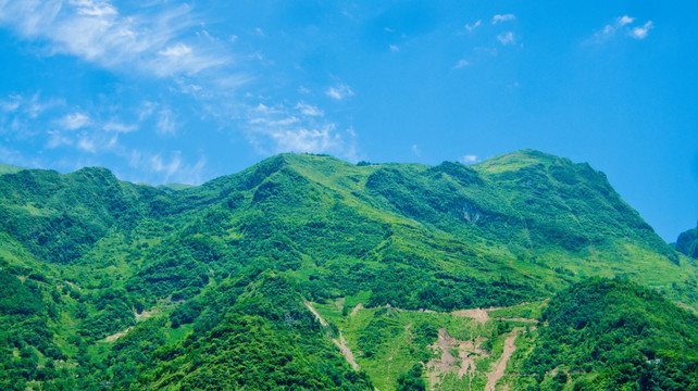 青山耸立 大山