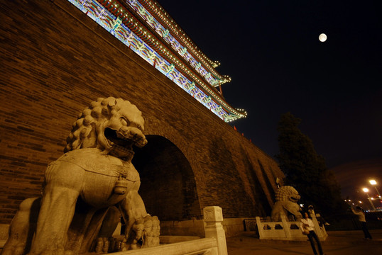北京正阳门前门石狮夜景