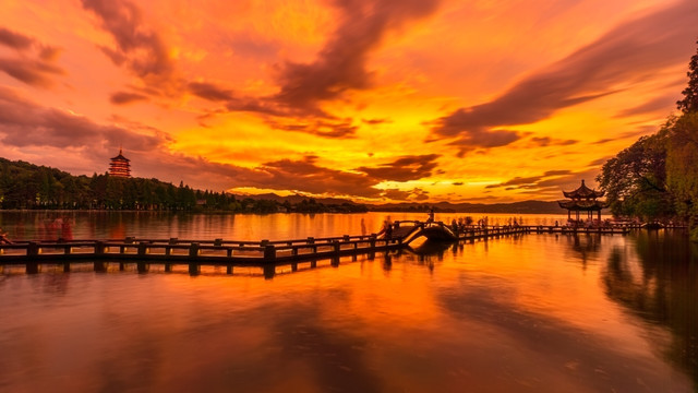 雷峰夕照