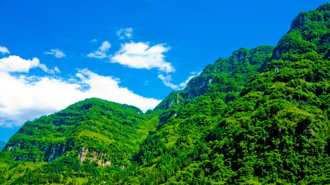 笔立青山 陡峭的青山