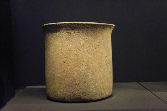 新石器时代红陶盂