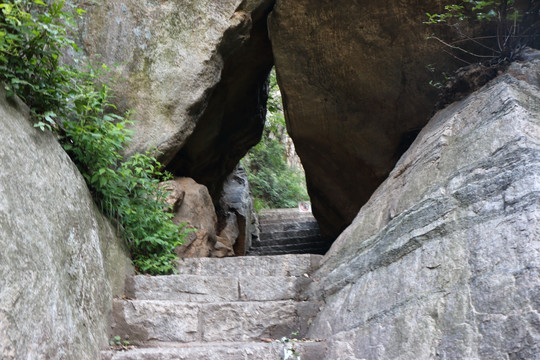 山林石阶