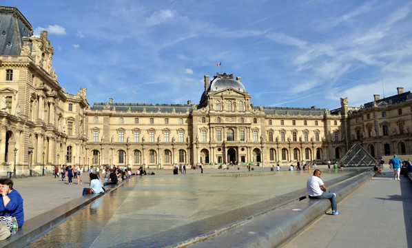 卢浮宫广场