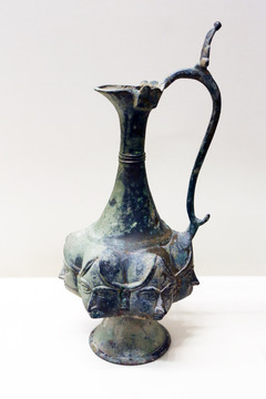 唐代人面纹青铜壶