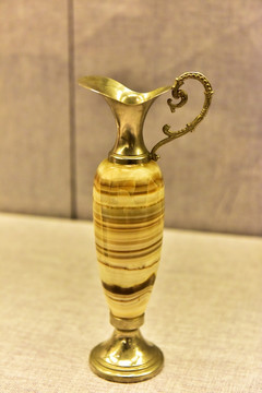 马达加斯加玉石镶嵌合金单耳瓶