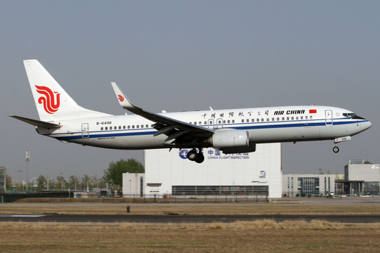 国航B737客机降落