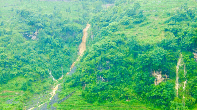 山水 浑水  山泉