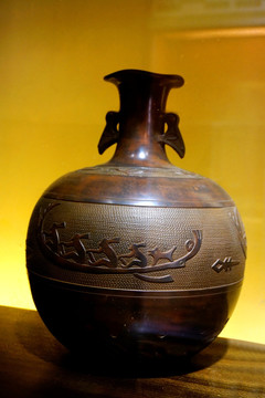 劲瓶陶瓷
