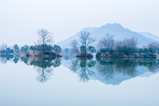 水墨山水湖泊