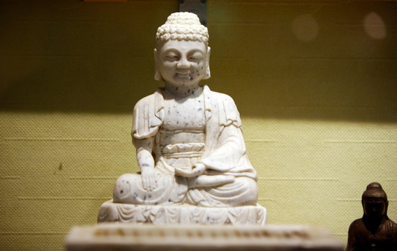 佛主 雕像 打坐