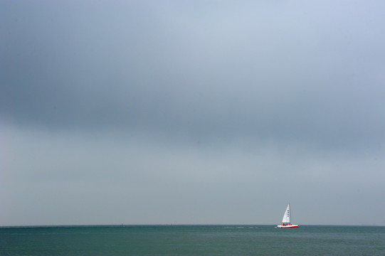 暴风雨前的海洋