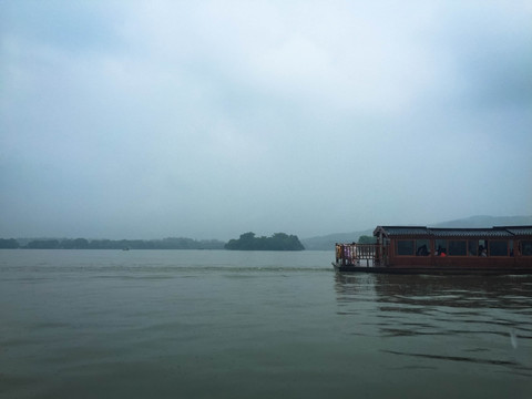 雨中西湖