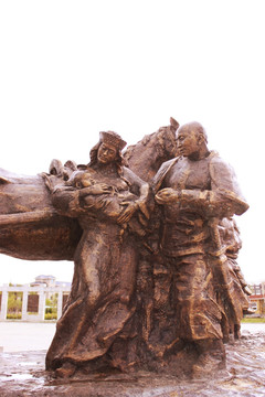 达斡尔族夫妇雕塑