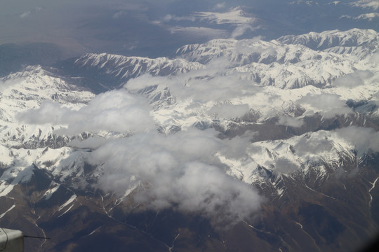 雪峰连绵