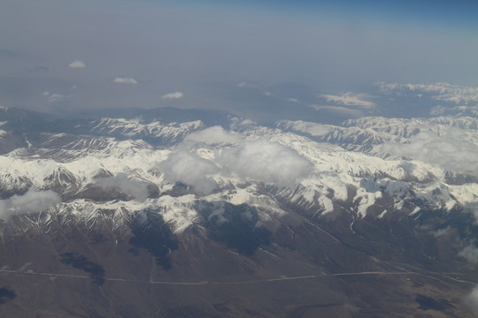 雪峰连绵