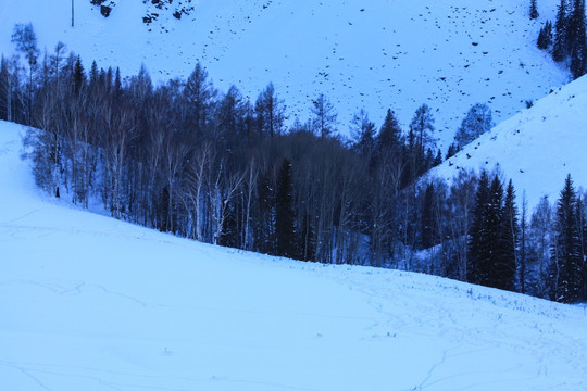 喀纳斯阿勒泰山区禾木雪景