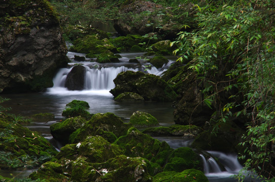 瀑布流水