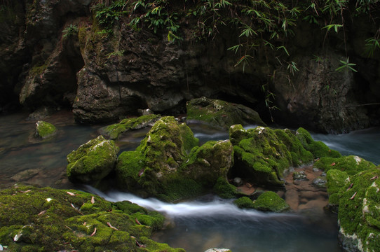 小溪流水