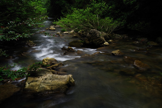 山涧溪水