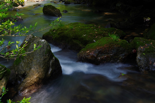 山涧流水