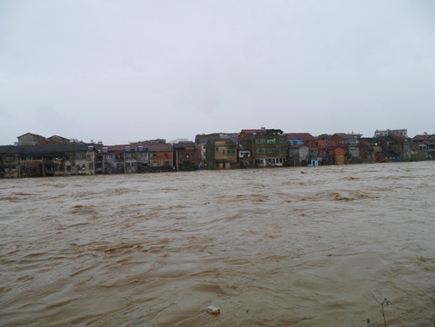 护城河涨大水