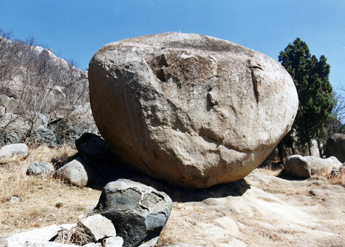 山东峄山滚石