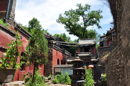 太原店头石头古村寺庙