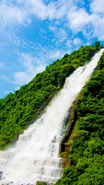 高山流水 蓝天白云