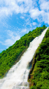 高山流水 蓝天白云