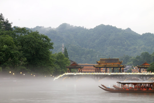 烟雨凤凰