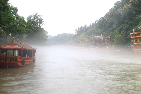 烟雨凤凰