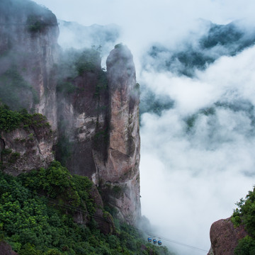 奇峰怪石