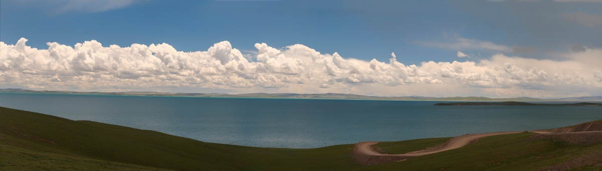 鄂陵湖全景