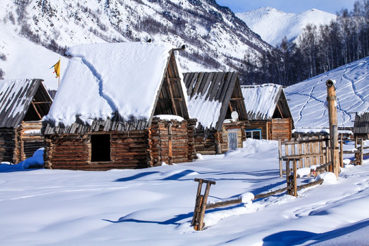 喀纳斯阿勒泰山区禾木雪景