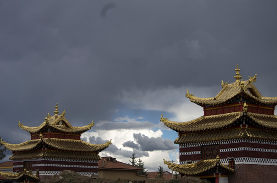 阿坝 地貌及建筑特征