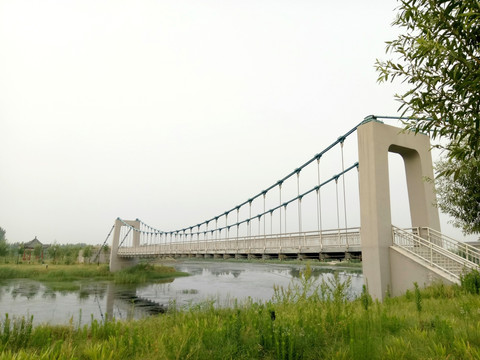 悬索桥钢索桥图片