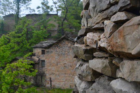 山村石头墙